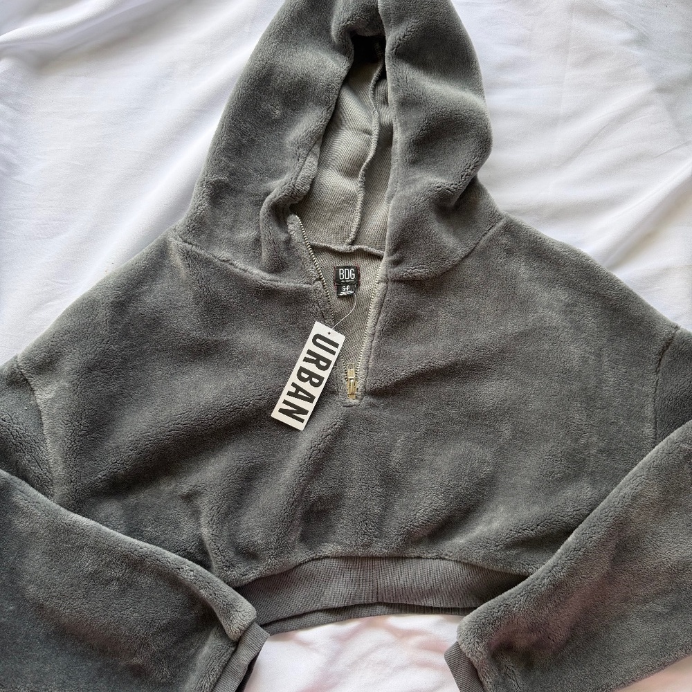 BDG Urban Outfitters sweater NWT